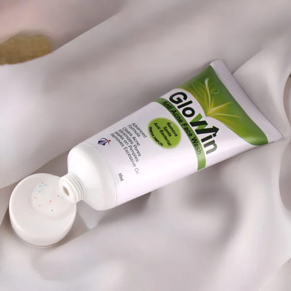 Oil_control_facewash-glowin-anti-acne-face-wash-texture-foam