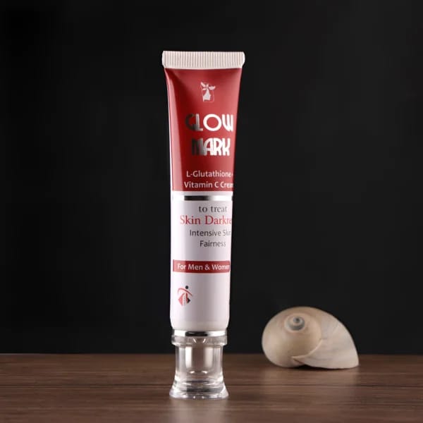 glowmark-brightening-cream-texture-closeup